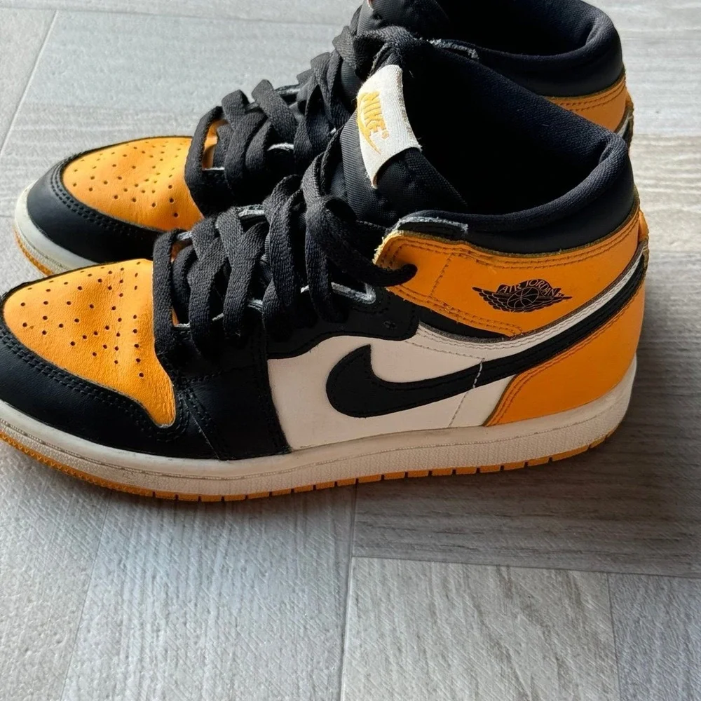 Air Jordan 1 Retro High OG Taxi Yellow Black White Leather Sneakers Youth Size 2